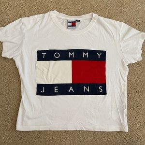 white tommy hilfiger t shirt